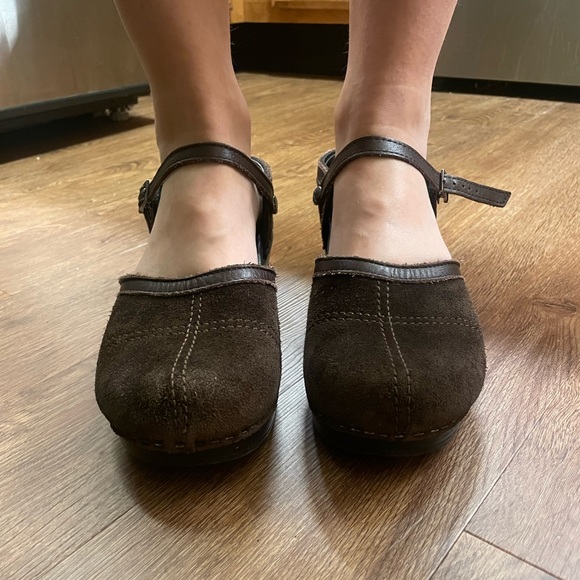 Dansko Madrigal clog! Brown suede & leather with classic rocker, comfort heel. - Picture 3 of 7